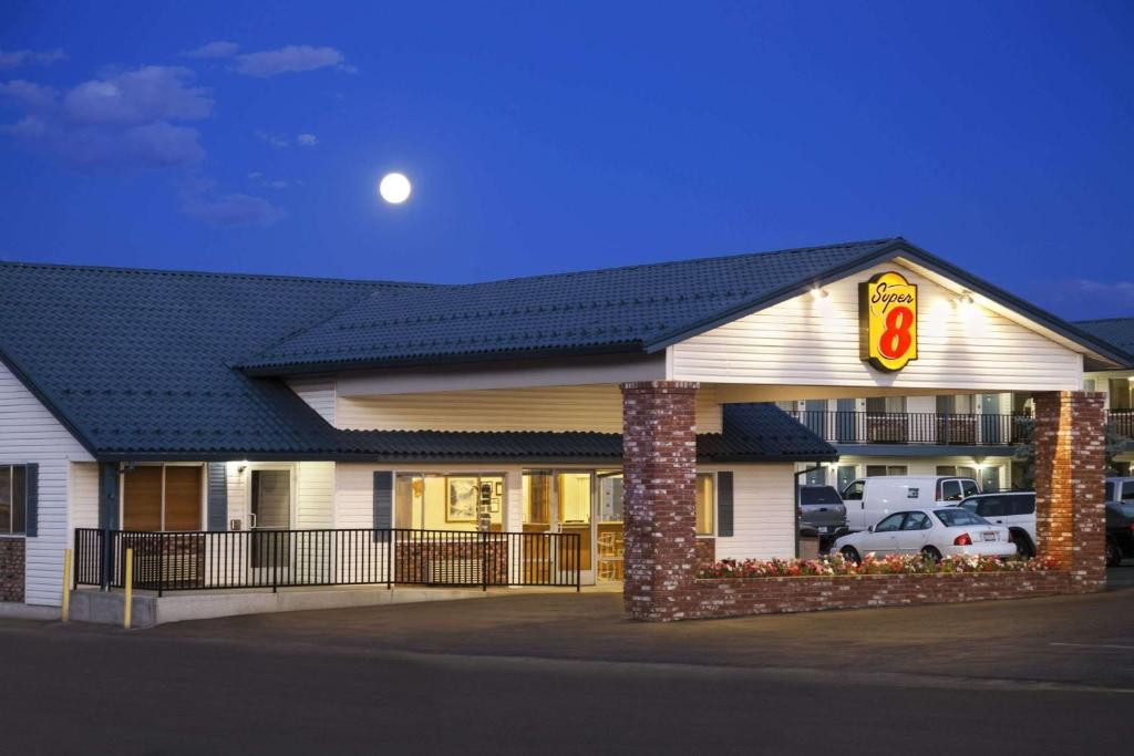 Super 8 by Wyndham Susanville - main image