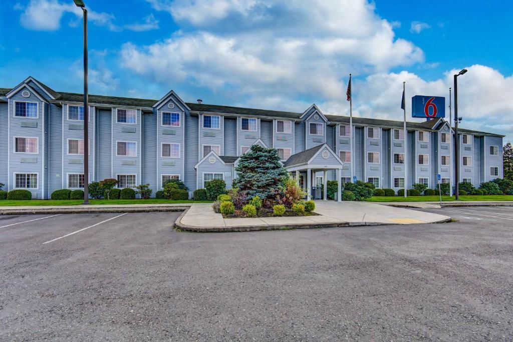 Motel 6-Sutherlin OR - main image