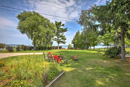 Lakefront Manitou Cottage Near Dwtn Suttons Bay! - image 12