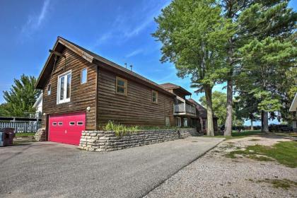 Lakefront Manitou Cottage Near Dwtn Suttons Bay! - image 3