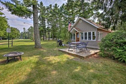 Bayview Cottage Suttons Bay Cottage with Fire Pit!