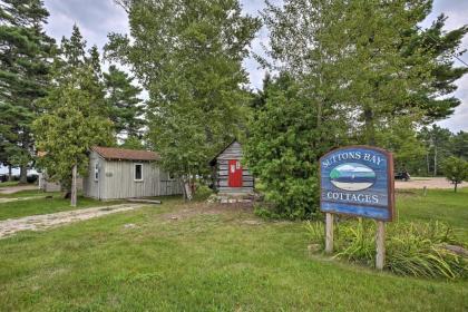 Bayview Cottage Suttons Bay Cottage with Fire Pit! - image 14