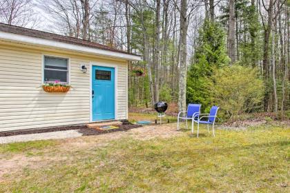 Cozy Suttons Bay Studio with Fire Pit Walk to Beach