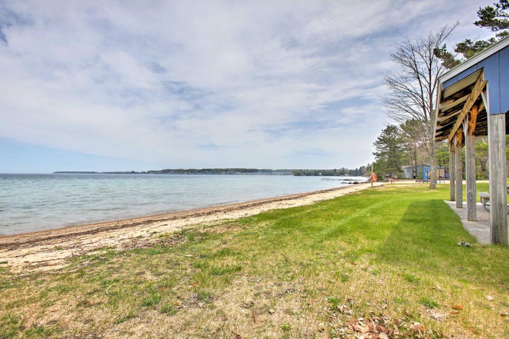 Cozy Suttons Bay Studio with Fire Pit-Walk to Beach! - image 4