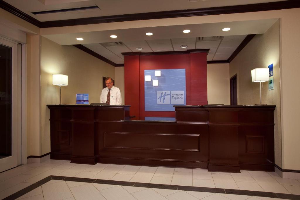 Holiday Inn Express and Suites Atlanta-Johns Creek an IHG Hotel - main image