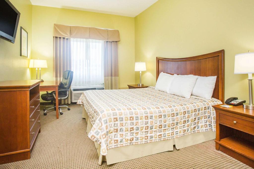 Days Inn & Suites by Wyndham Swainsboro - image 3