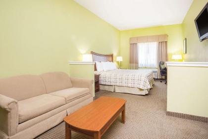 Days Inn & Suites by Wyndham Swainsboro - image 9