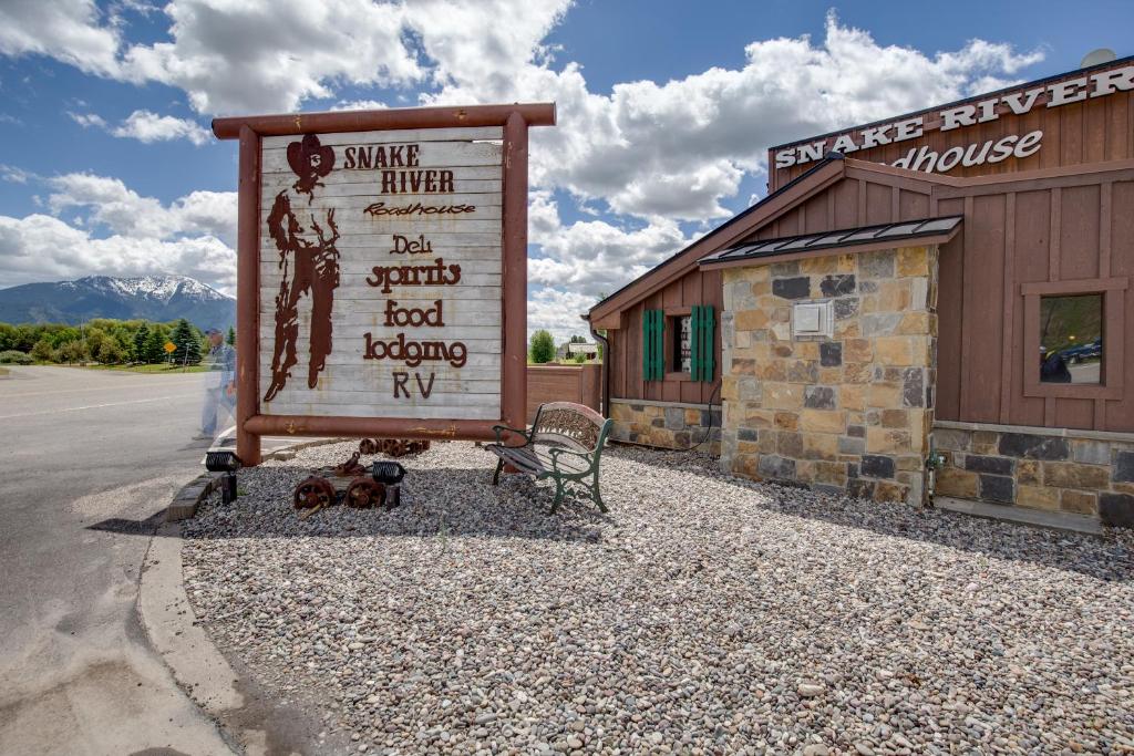 Snake River Roadhouse by KABINO - main image