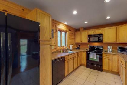 3 Bed 4 Bath Vacation home in Deep Creek Lake - image 11