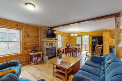 3 Bed 4 Bath Vacation home in Deep Creek Lake - image 3