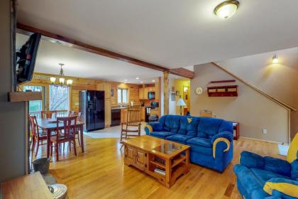 3 Bed 4 Bath Vacation home in Deep Creek Lake - image 4