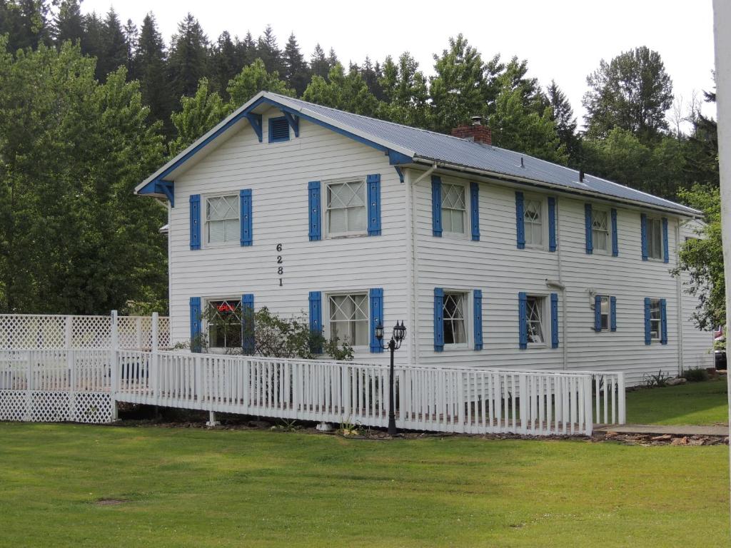 Foster Lake Inn - main image