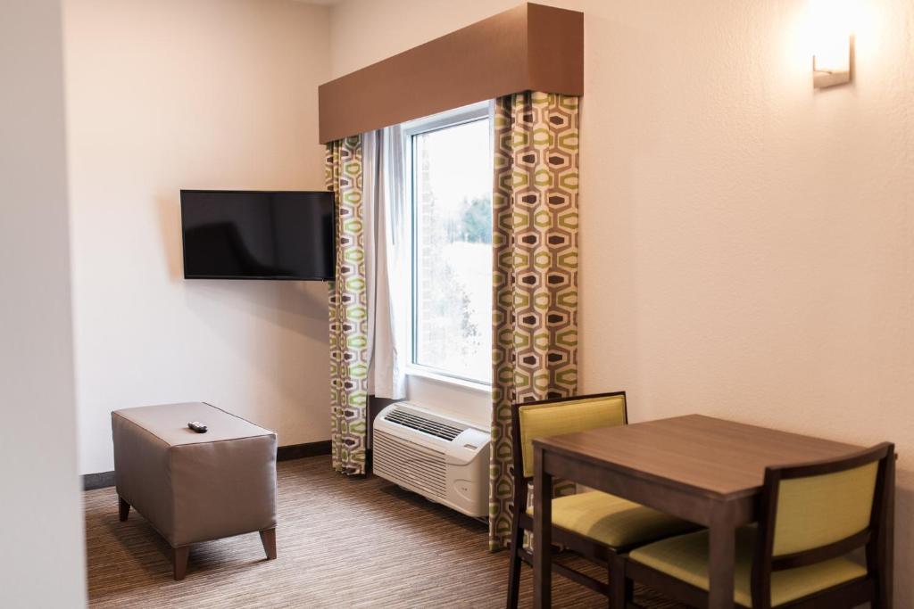 Holiday Inn Express & Suites Sweetwater an IHG Hotel - image 6