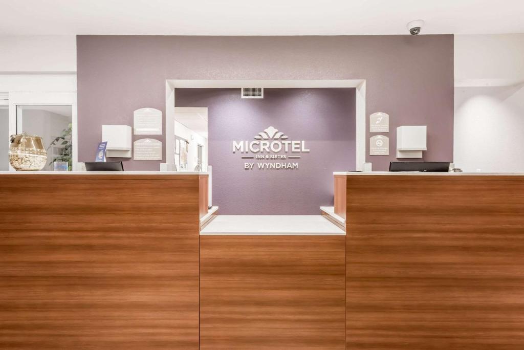 Microtel Inn and Suites by Wyndham Sweetwater - image 2
