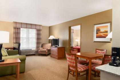 Country Inn & Suites by Radisson Sycamore IL - image 10