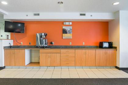 Motel 6-Sycamore IL - image 15