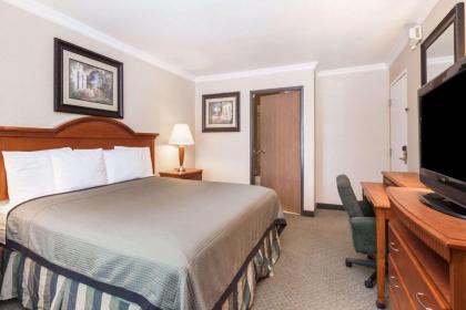 Travelodge by Wyndham Sylmar CA - image 10