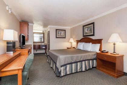 Travelodge by Wyndham Sylmar CA - image 13