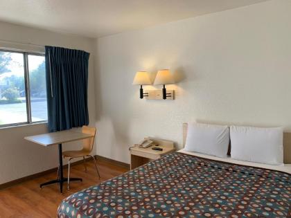 Vagabond Inn Sylmar - image 10