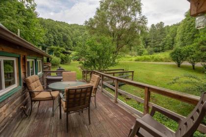 1 Bed 1 Bath Vacation home in Sylva Sylva North Carolina