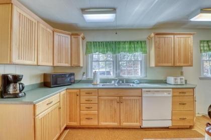 1 Bed 1 Bath Vacation home in Sylva - image 9