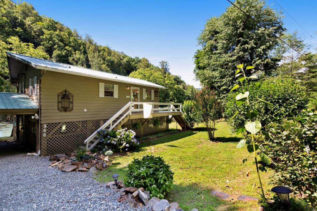 2 Bed 1 Bath Vacation home in Sylva - image 2