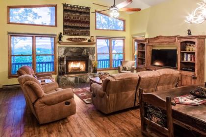 3 Bed 3 Bath Vacation home in Sylva - image 1