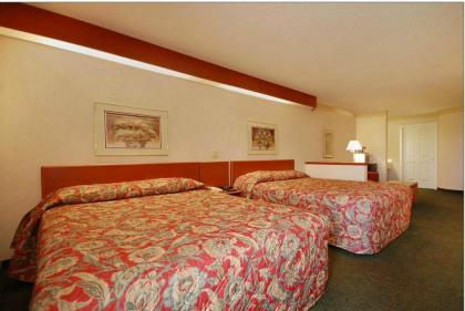 Syracuse Inn and Suites - image 7