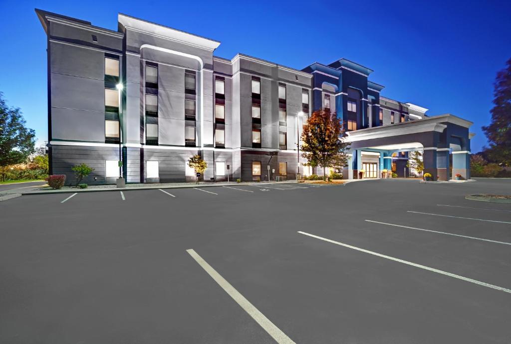 Hampton Inn & Suites by Hilton Syracuse Dewitt - main image