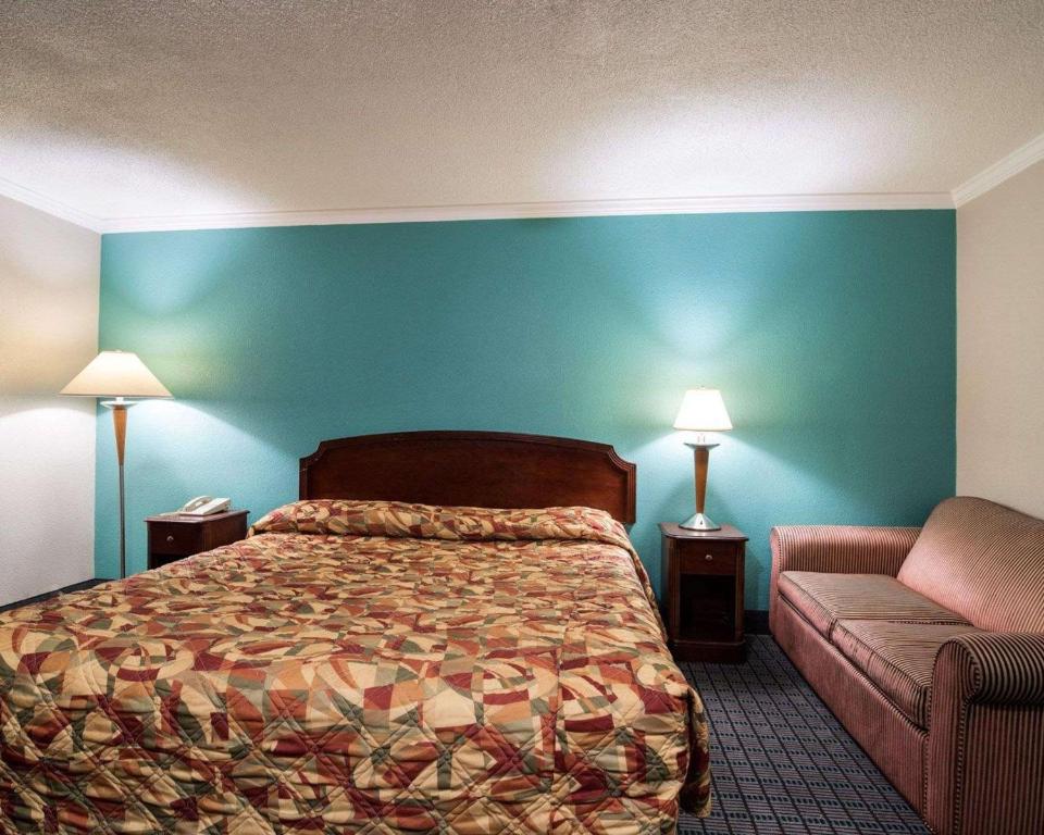 Rodeway Inn Syracuse - image 4