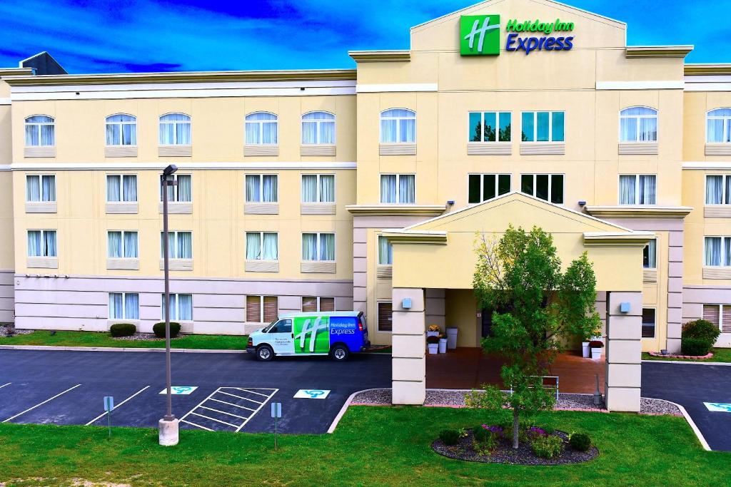 Holiday Inn Express Syracuse-Fairgrounds an IHG Hotel - main image