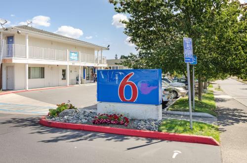 Motel 6-Tacoma WA - South - main image