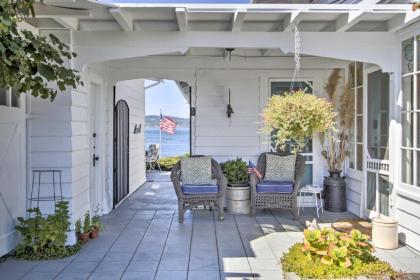 Waterfront Escape with Deck and Puget Sound Views - image 2