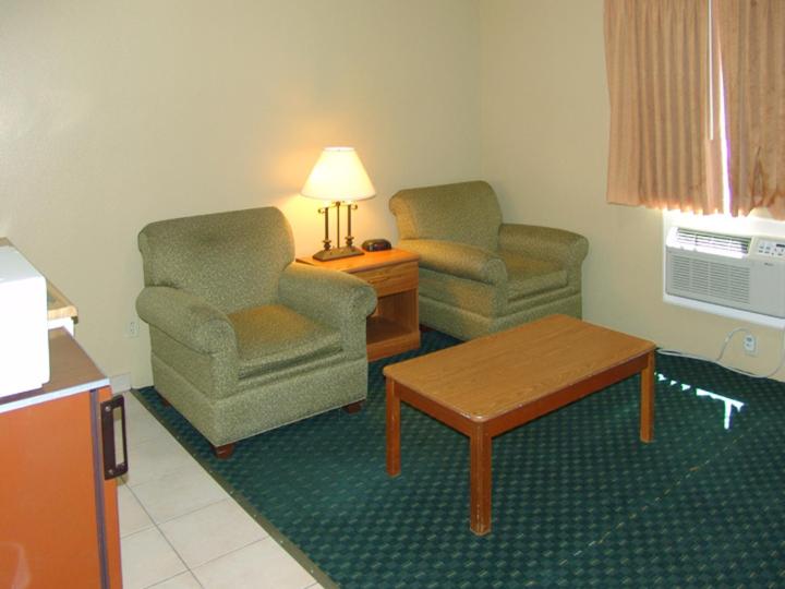 Holland Inn and Suites - image 7