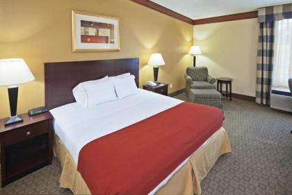 Days Inn & Suites by Wyndham Tahlequah - image 9