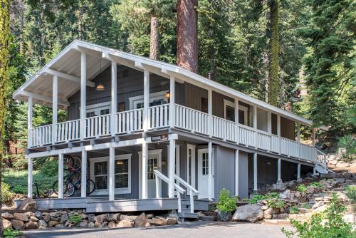 The Love Nest: Tahoe City Cabin - main image