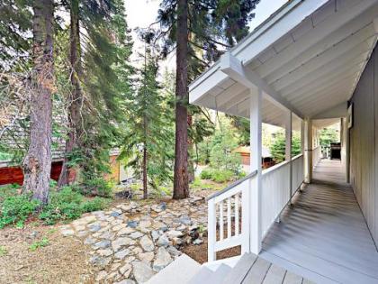 The Love Nest: Tahoe City Cabin - image 3