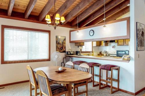 Tahoe City Retreat - image 2