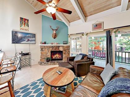 New Listing! Stylish 3-Story Condo Near Ski Resorts Condo