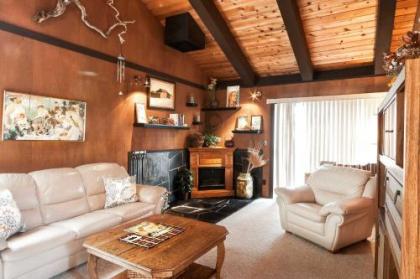 Tahoe City Condo - Walk to Beach and 9 Miles to Ski!