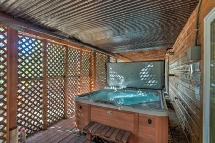 Rustic Tahoe Home with Hot Tub 12 Mi to Squaw Valley - image 4