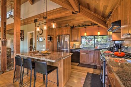 Lake Tahoe Home with Hot Tub 10Mi to Squaw Valley Ski