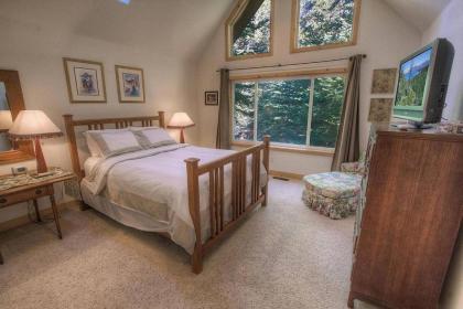 Knotty Pine Retreat by Lake Tahoe Accommodations - image 8