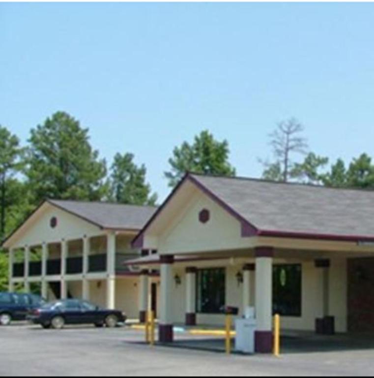 Budget Inn & Suites - Talladega - image 7