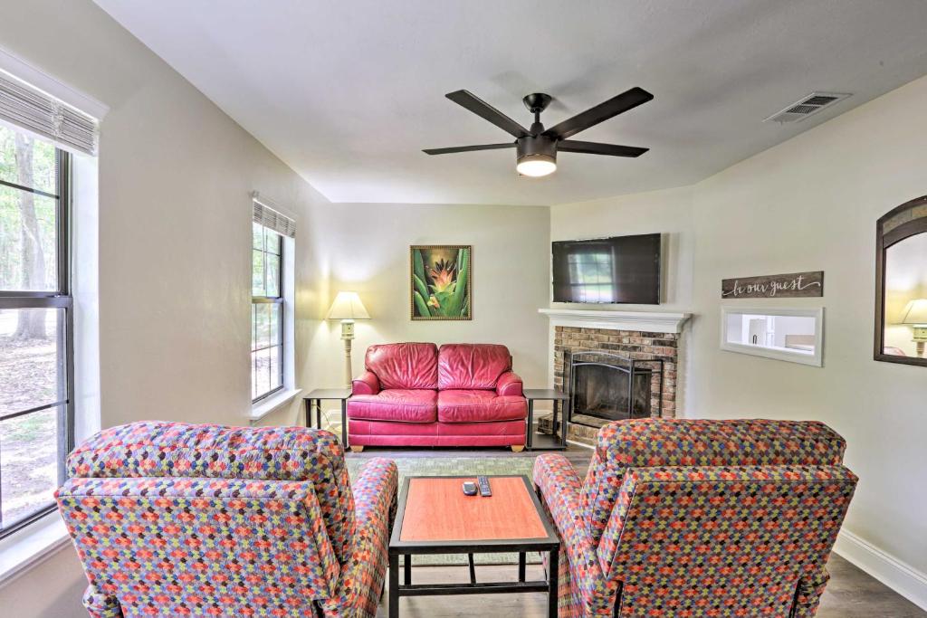 Charming Tallahassee Townhouse - 3 half Miles to FSU! - main image