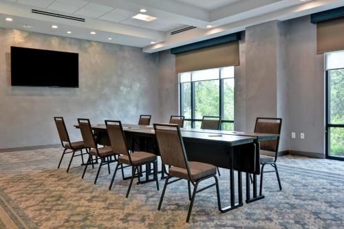 Hampton Inn & Suites Tampa Riverview - image 3