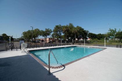 Motel 6 Tampa Fl - image 3