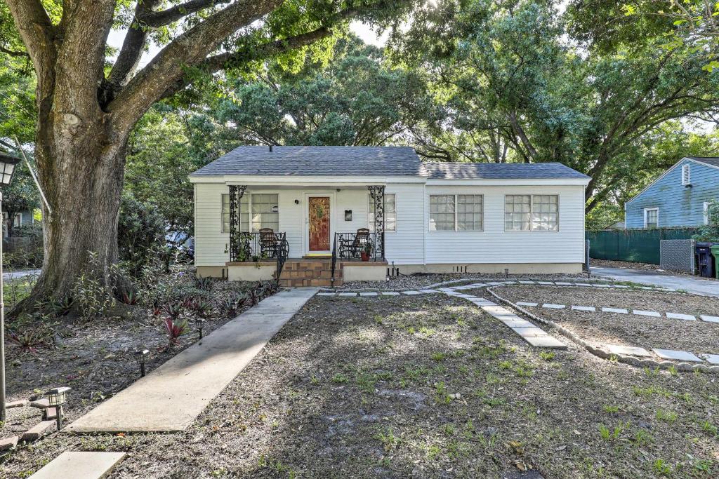 Seminole Heights Home - 3 Miles to Downtown! - image 4