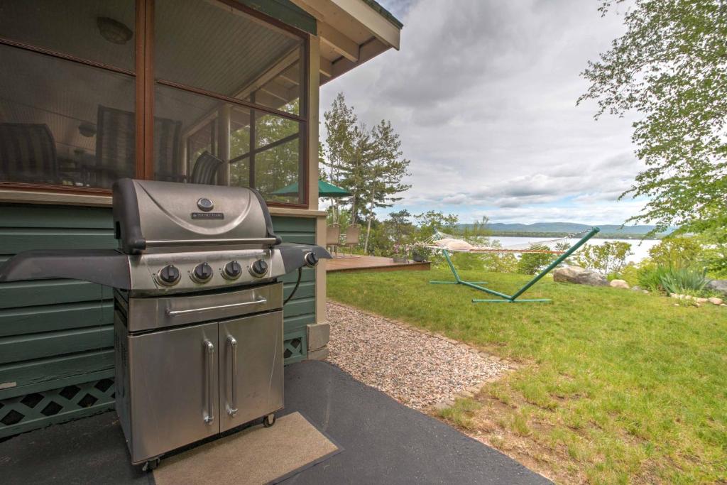 Ossipee Lake Cottage with Screened Porch and Fire Pit! - image 4