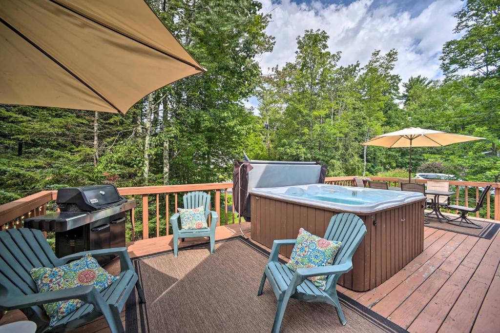 Newly Renovated Tannersville Home Hot Tub and Deck - image 2